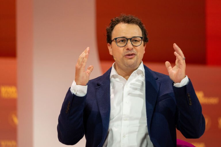 Anthropic's Dario Amodei responds: doesn't oppose open-weight models, but fears Chinese AI