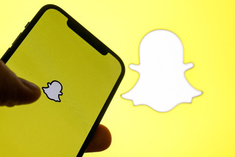 Snapchat now lets you share what you're listening to in real time