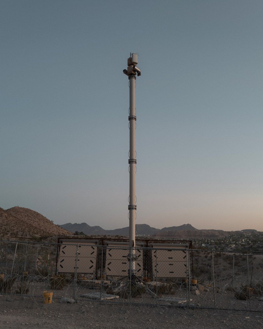 An autonomous surveillance tower (AST) near Sunland Park, New Mexico.